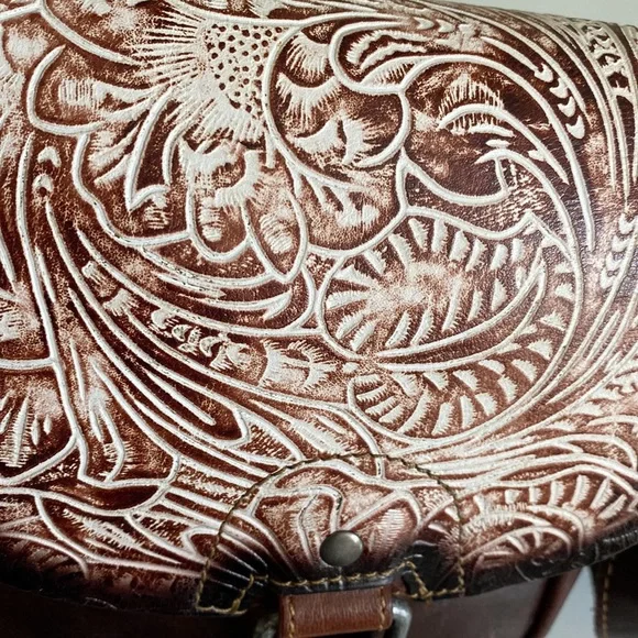 Jack Georges Savio Horseshoe Crossbody Bag Buffalo Leather Brown Cream - Picture 6 of 11